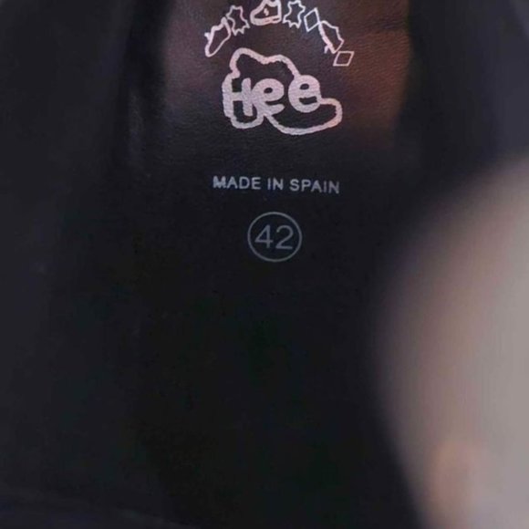 Black Zipper Front Boots Brand NEW - Picture 2 of 3